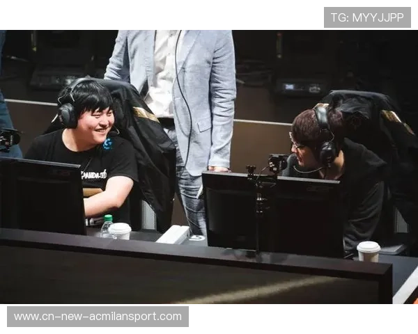 Faker×Uzi的双向尊重:竞技世界最浪漫的注脚 Faker×Uzi的双向尊重:竞技世界最浪漫的注脚