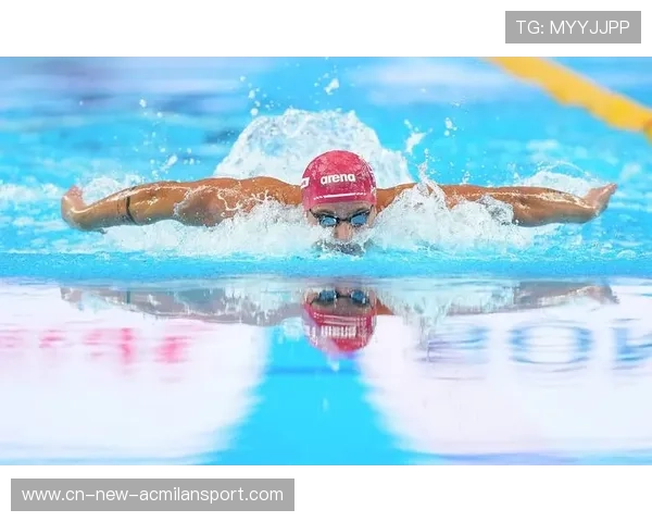 游泳选手蝶泳起飞:穿越水面,迎向荣耀的瞬间 游泳选手蝶泳起飞:穿越水面,迎向荣耀的瞬间