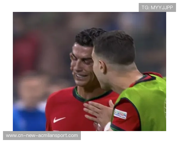 C罗在训练营教孩子如何罚点球,耐心成典范 C罗在训练营教孩子如何罚点球,耐心成典范