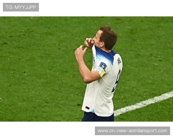 凯恩精细控球化解包夹,热刺由此完成攻转守 凯恩精细控球化解包夹,热刺由此完成攻转守