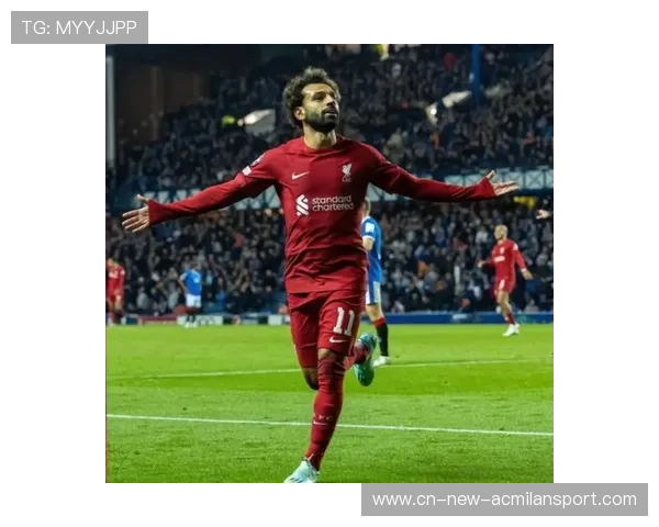 利物浦高速反击启动，萨拉赫扣过后卫射门得分